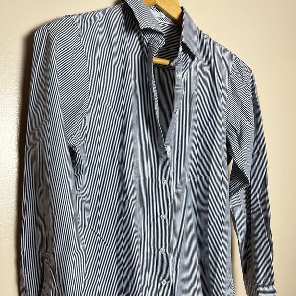 CLEARANCE! GAP Fitted Striped Button Down Shirt Size S EUC - Picture 5 of 6